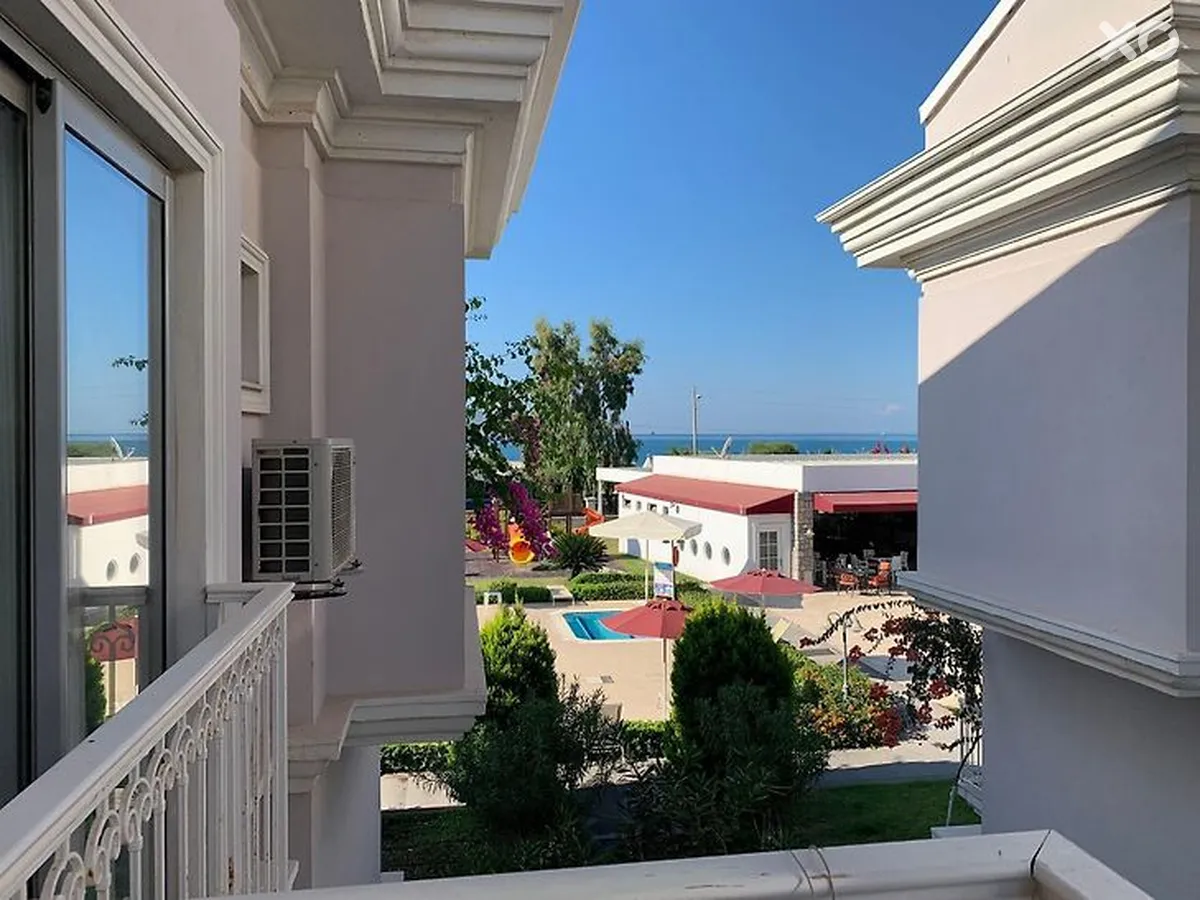 Daphne Residence