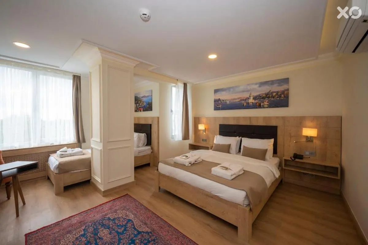 Porta Romanos Hotel