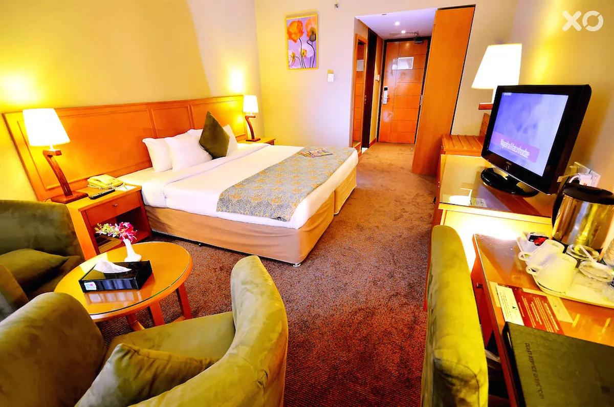 Landmark Summit Hotel