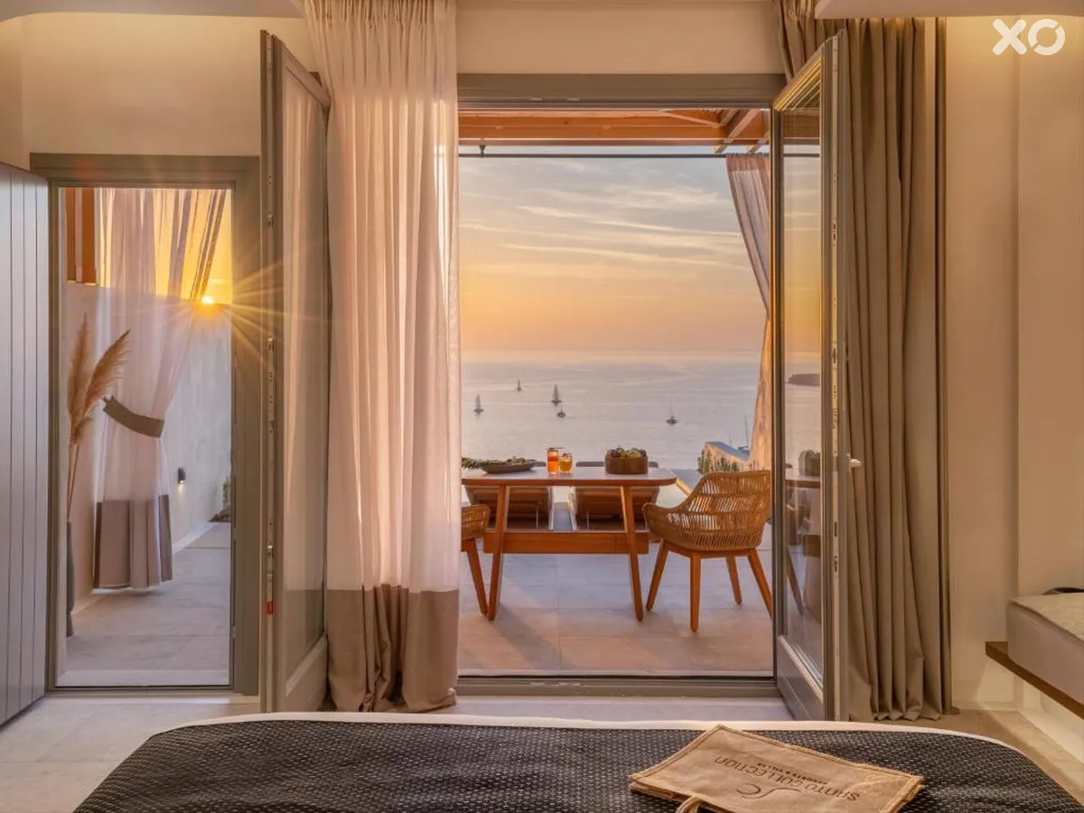 Santo Mine Oia Suites