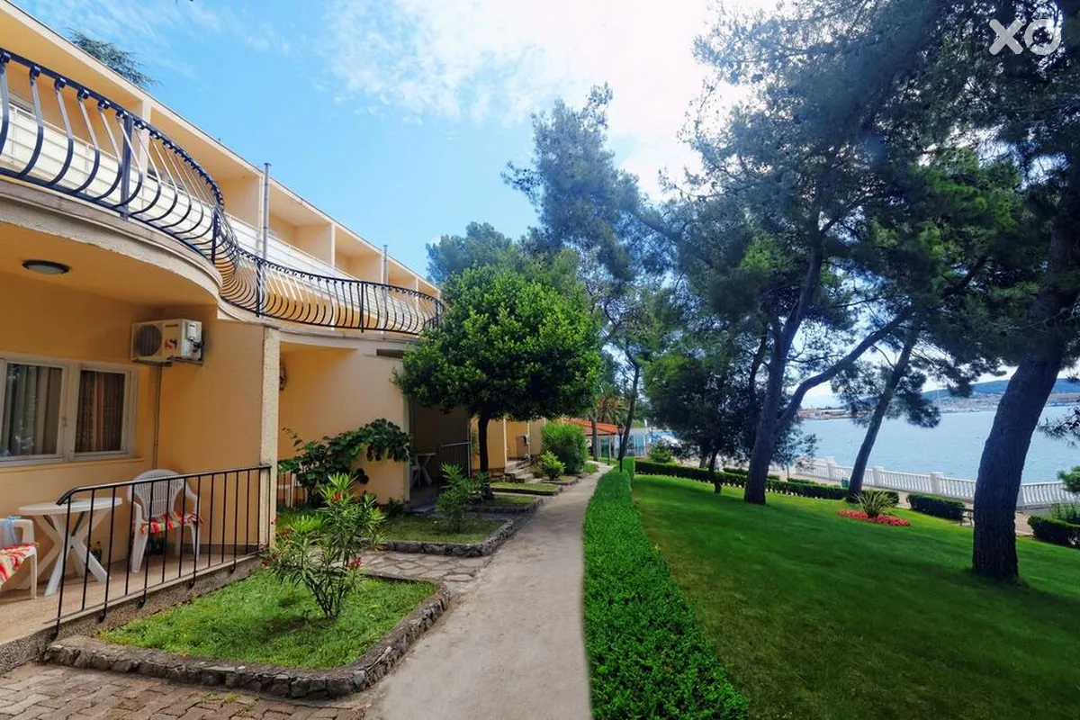 Val Hotel