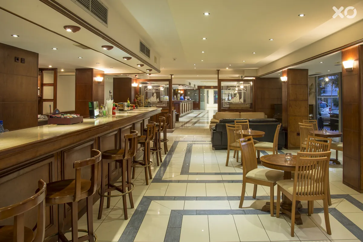 Manousos City Hotel