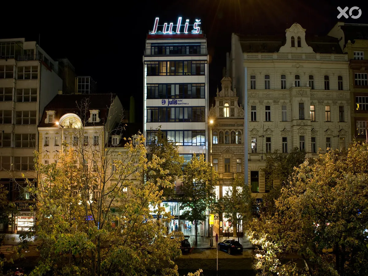 EA Hotel Julis