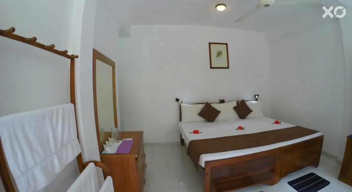 Royal Beach Hotel & Restaurant