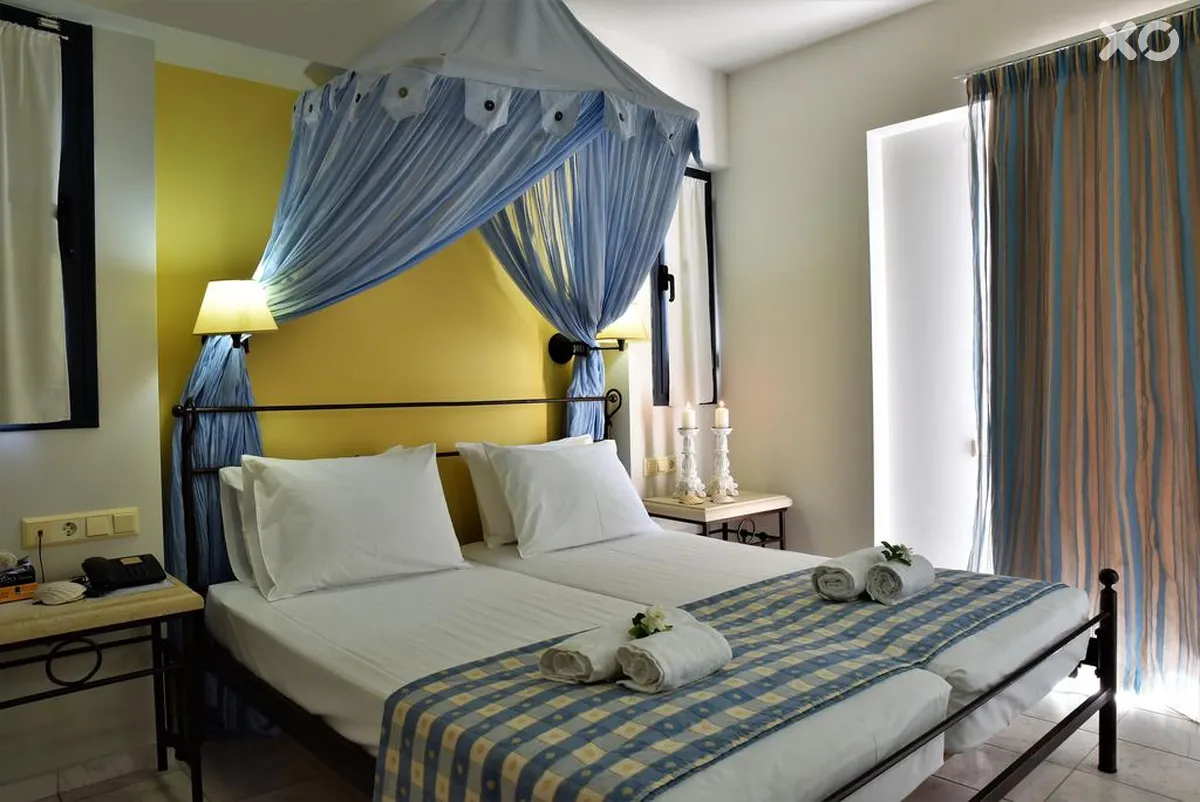 Golden Bay Studios & Apartments