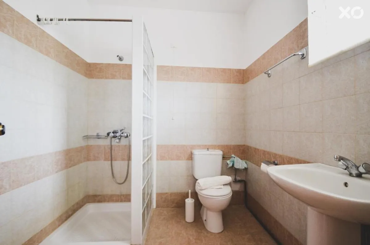 Coliseum Studios & Apartments