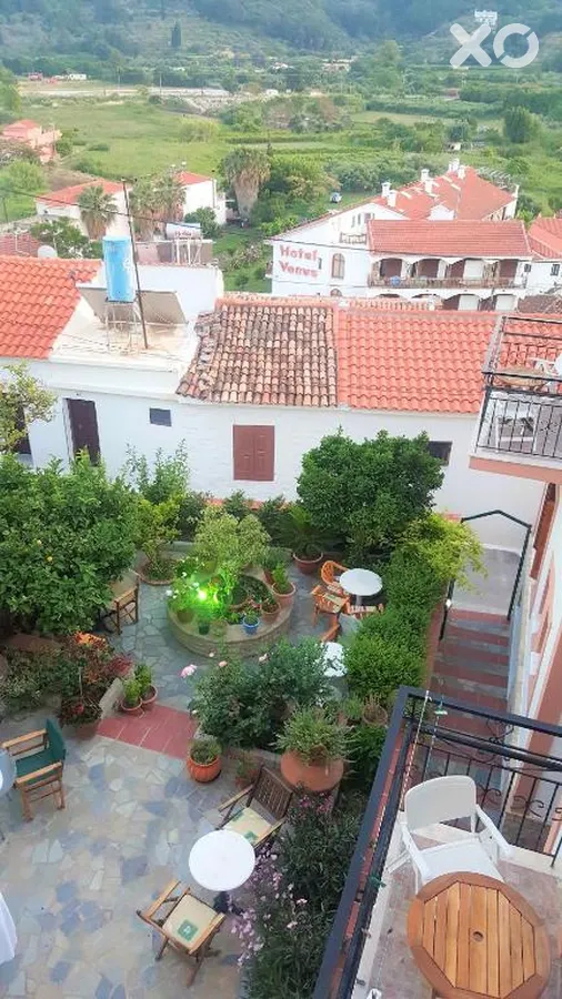 Green Hill Studios & Apartments
