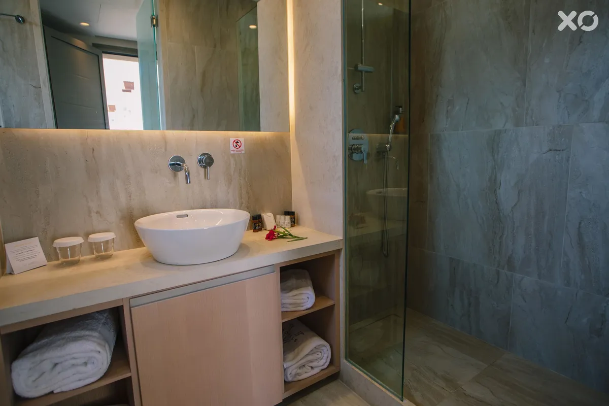 Almyros Beach Resort & Spa