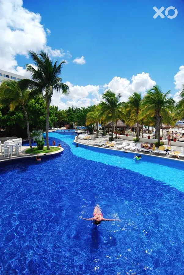 Grand Oasis Palm