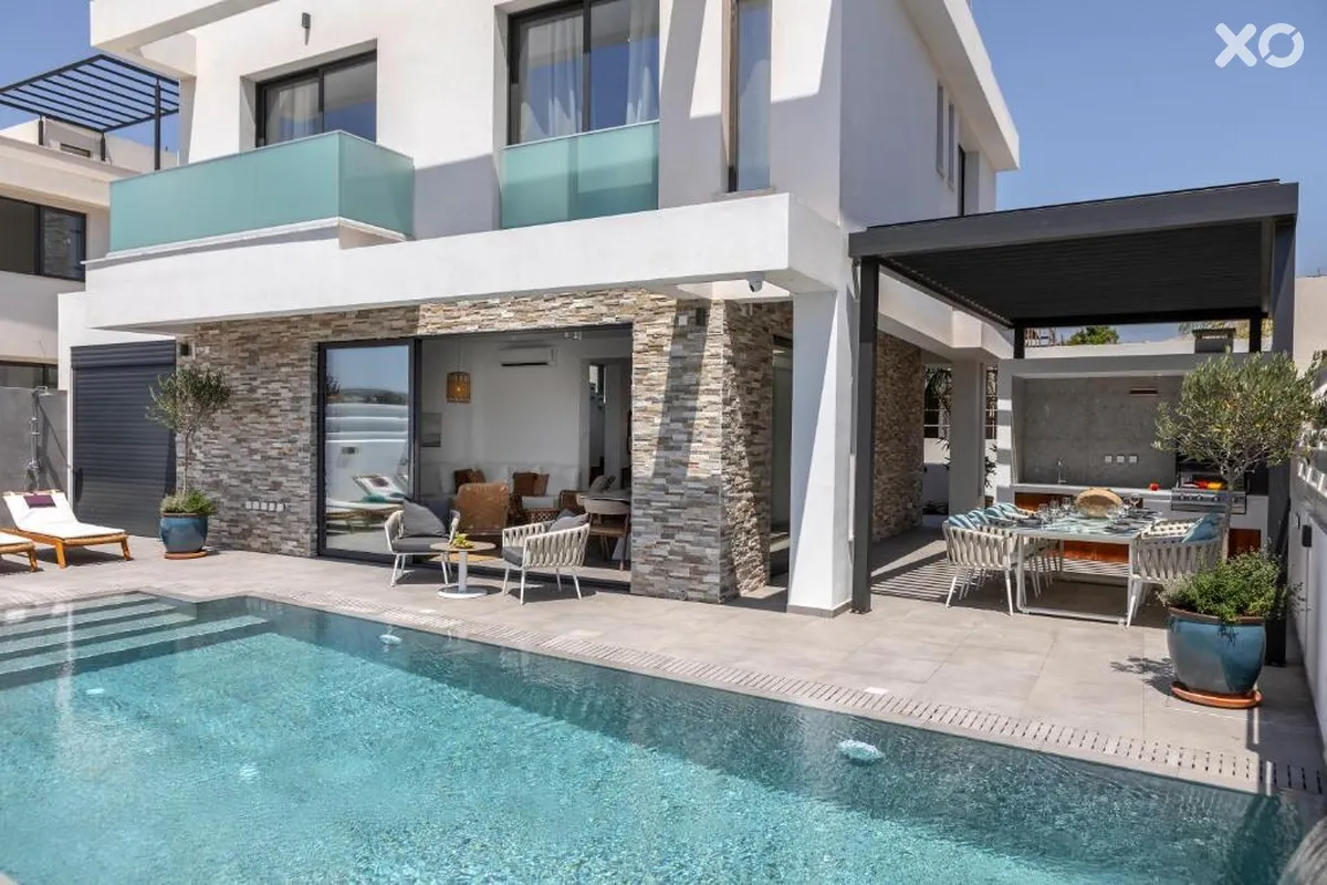 Louis Chris Le Mare Gold Villa