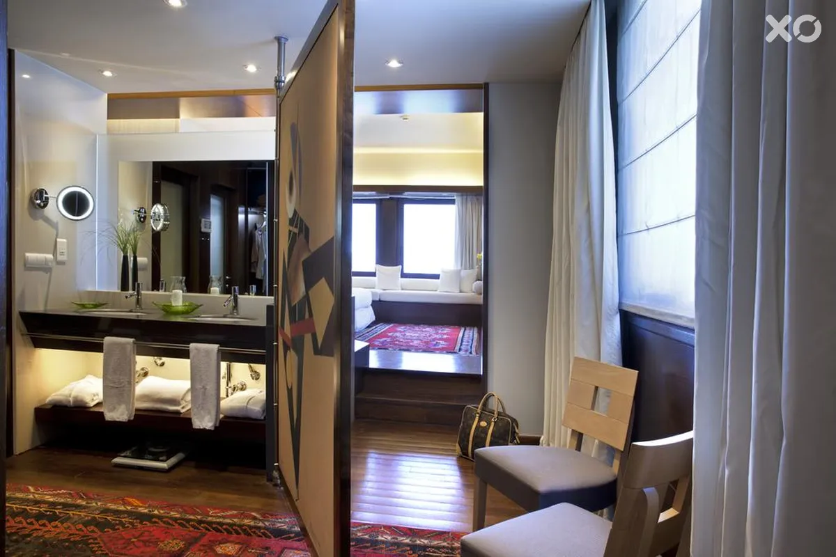 Lazart Hotel
