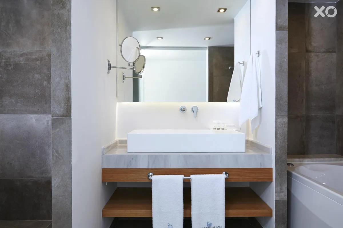 Lichnos Beach Hotel & Suites