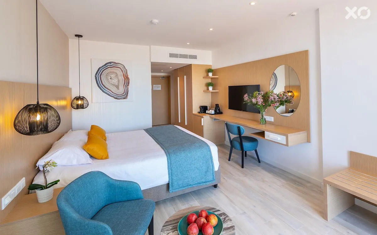 Leonardo Crystal Cove Hotel & Spa by the Sea