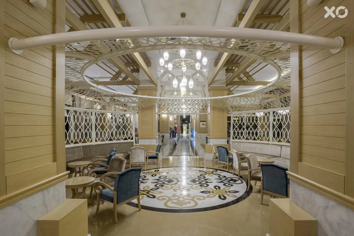 Side Crown Palace