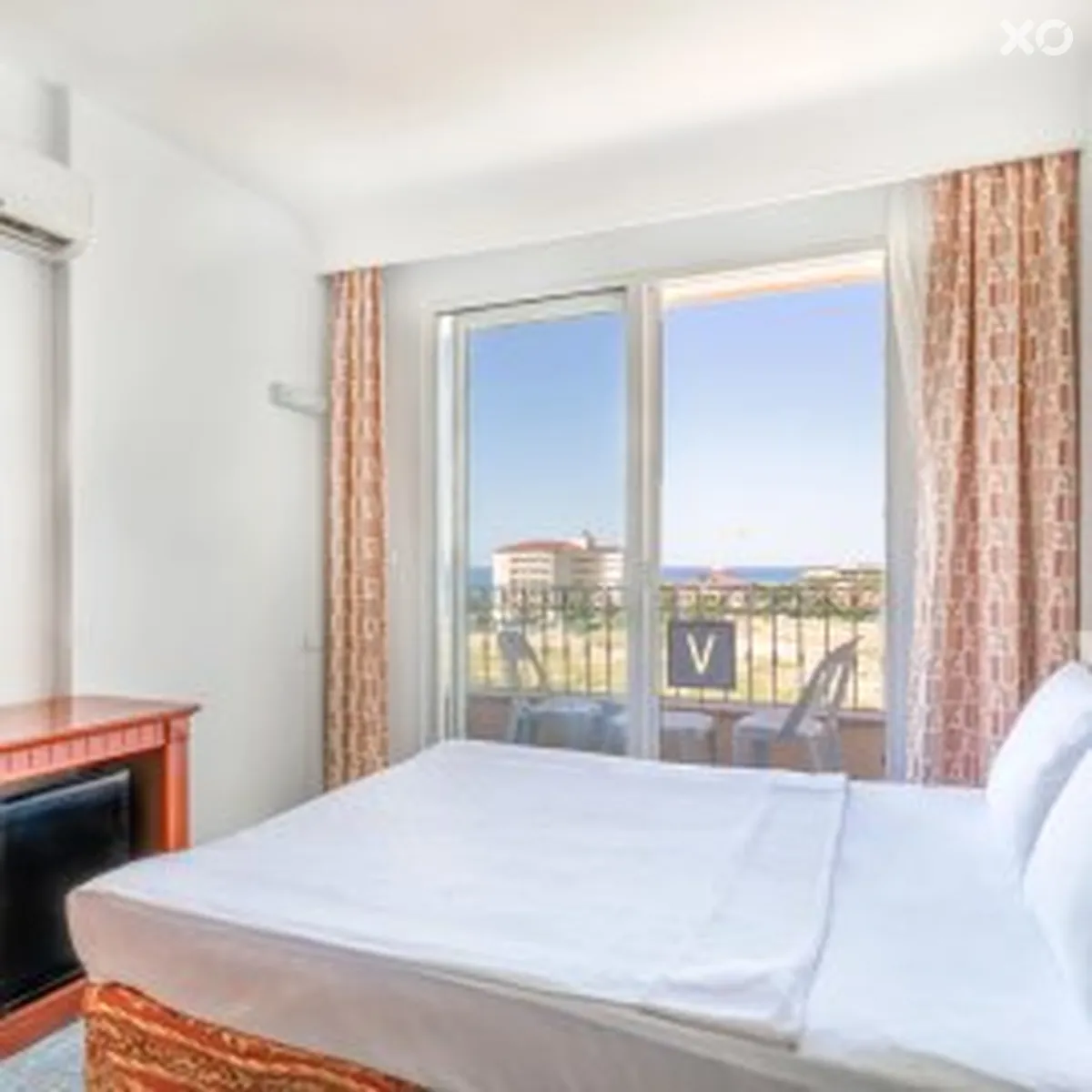 Eva Beach Hotel