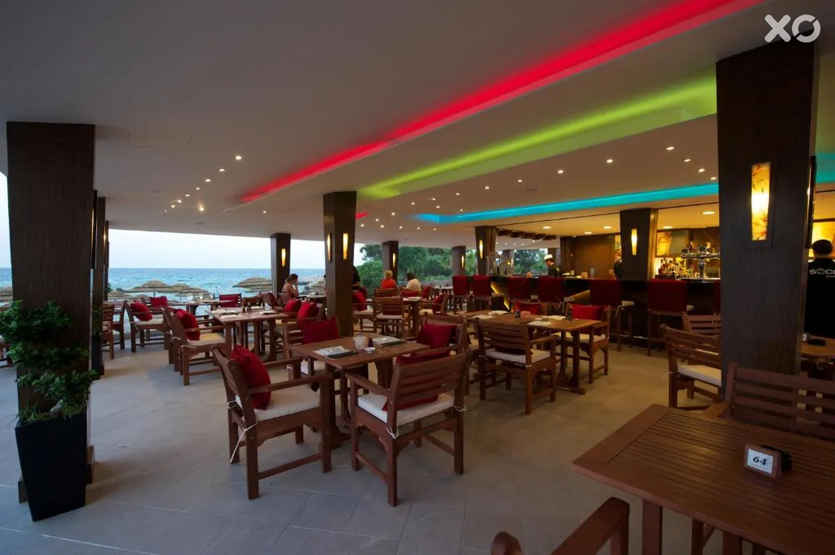 Adams Beach Deluxe Wing