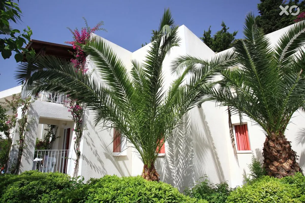 Summer Garden Suites & Beach Hotel
