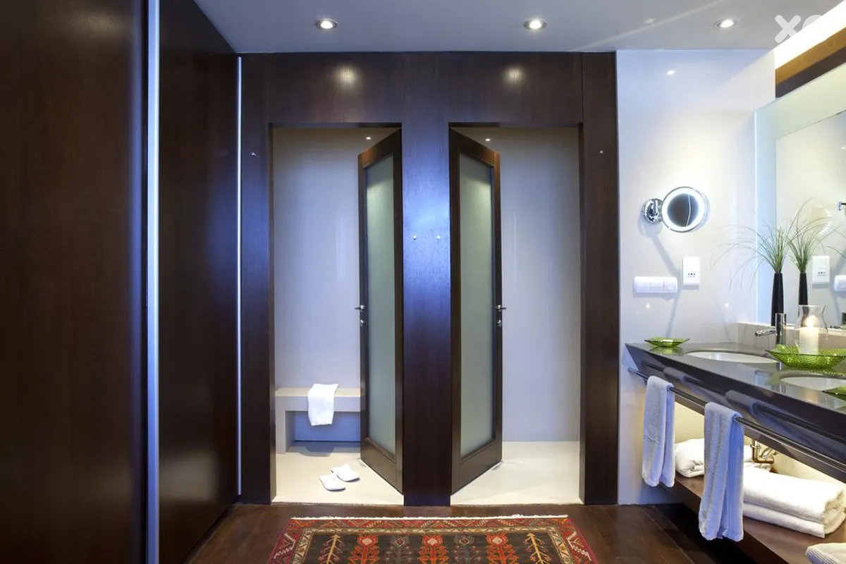 Lazart Hotel