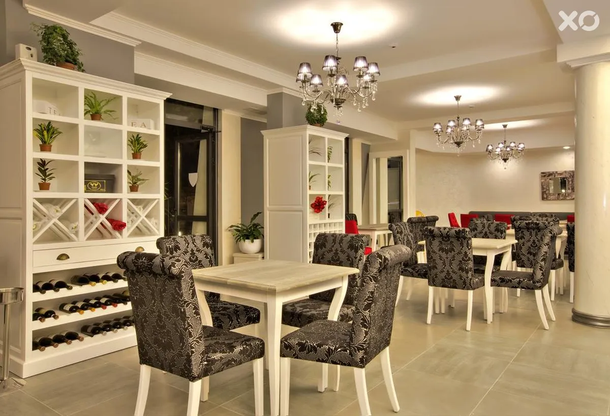 White Rock Castle Suite Hotel