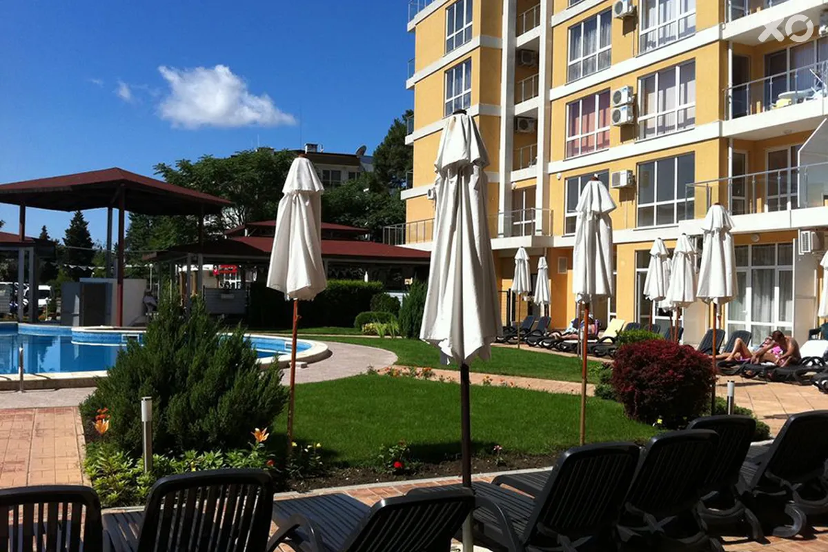Flores Park Apartments