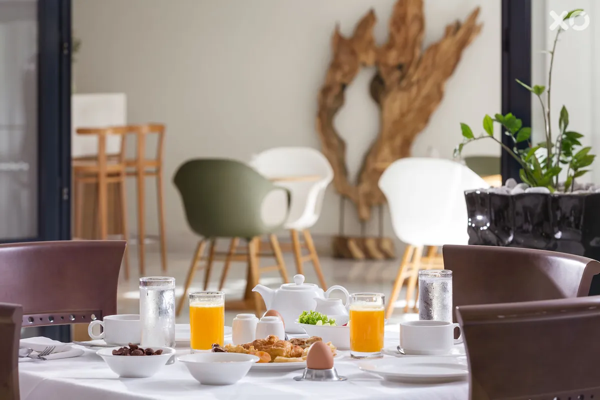 Avra City Hotel