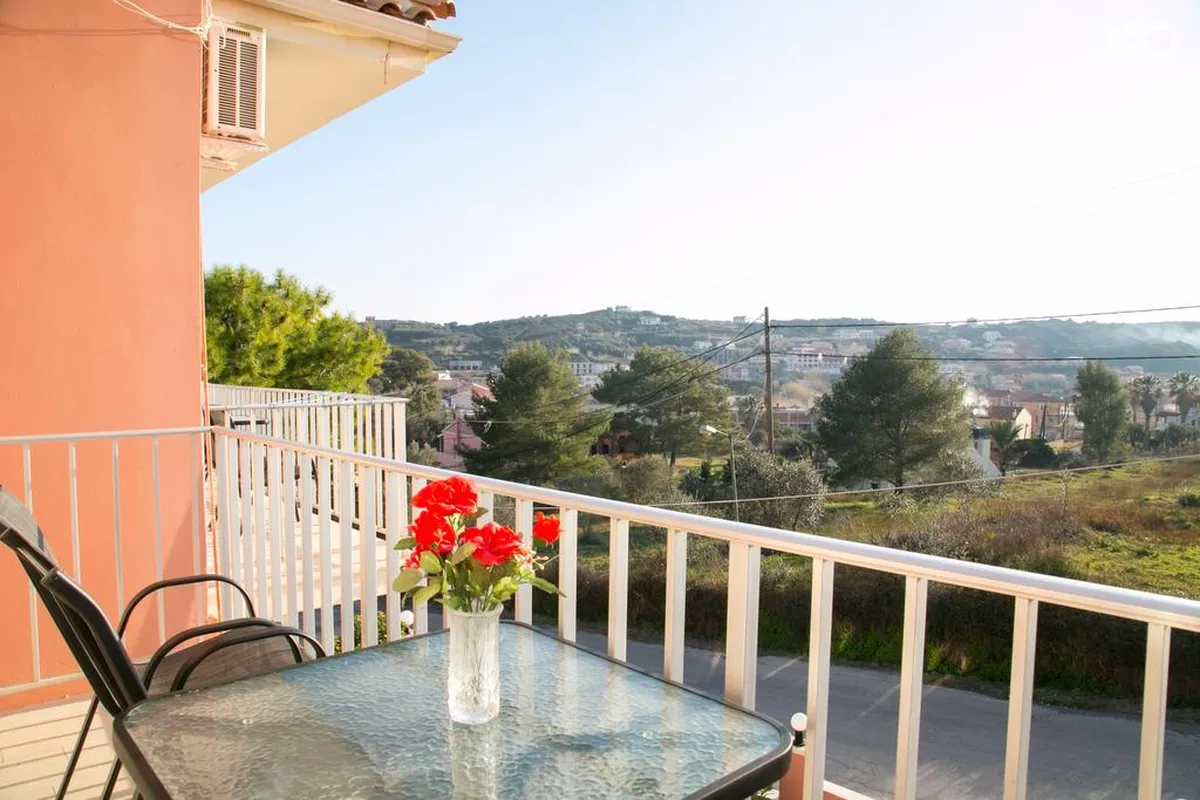 Kouros Apartments & Studios