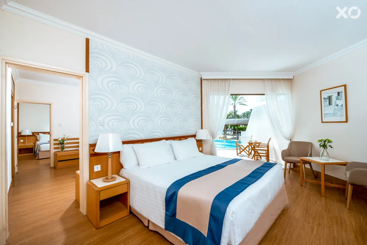 Constantinou Bros Athena Beach Hotel