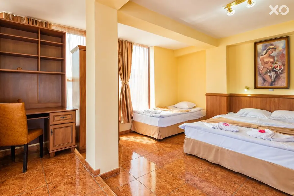 Avenue Hotel