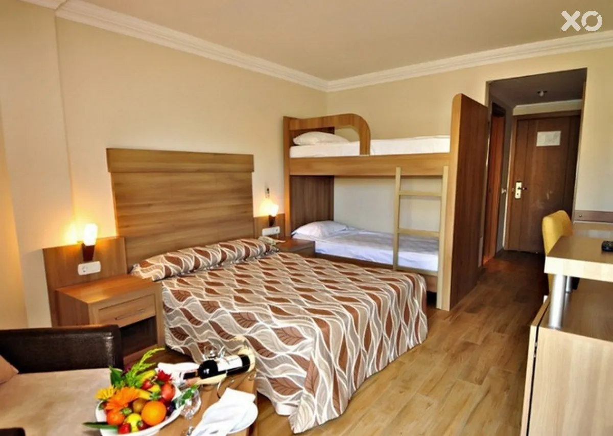 Club Side Coast Hotel
