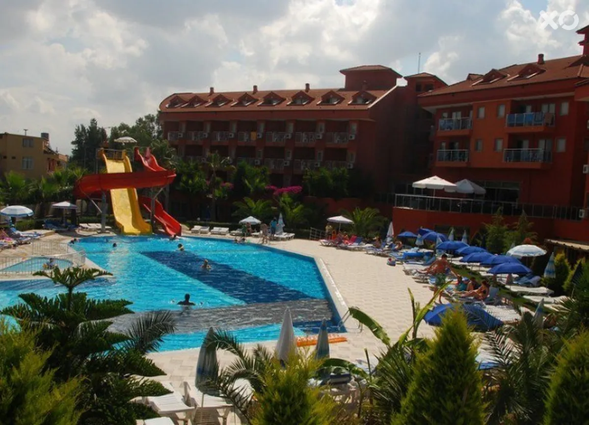 Club Side Coast Hotel
