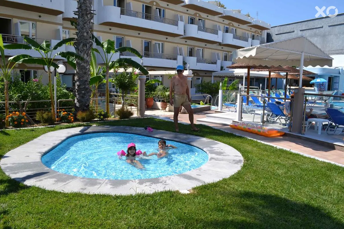 Astron Hotel