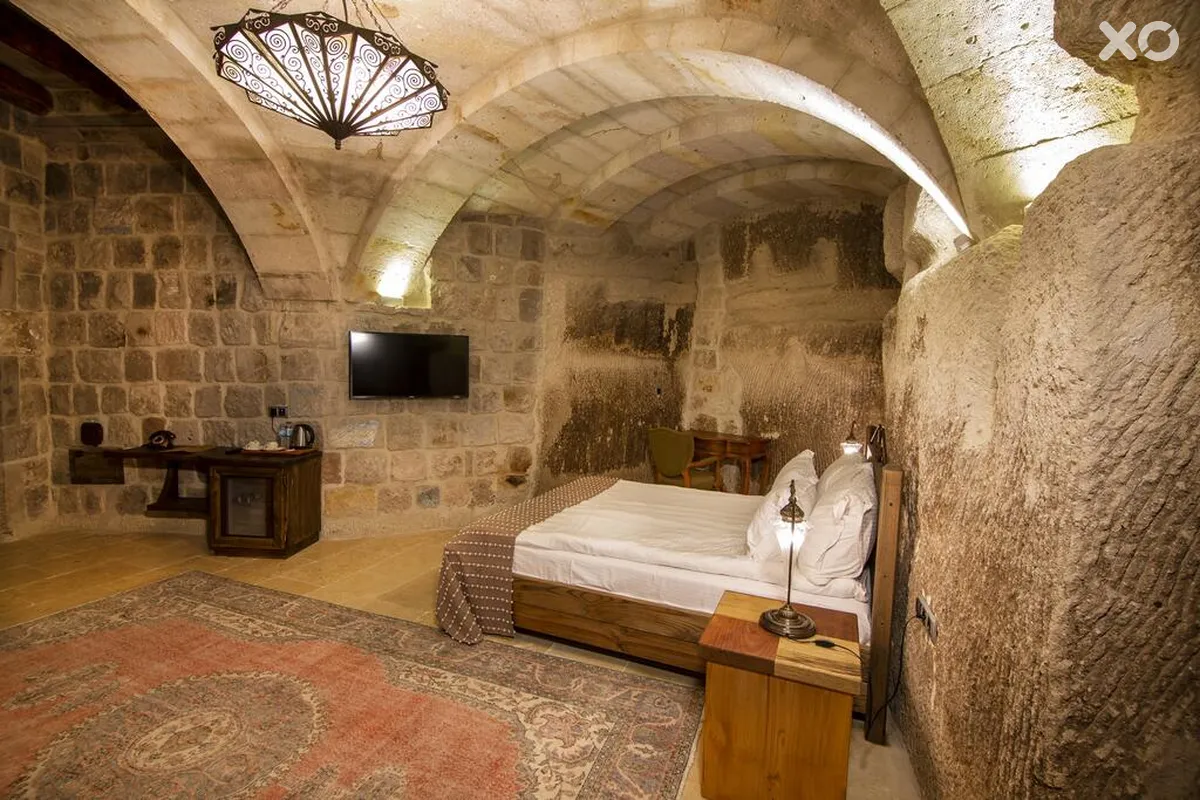 Hera Cave Suites