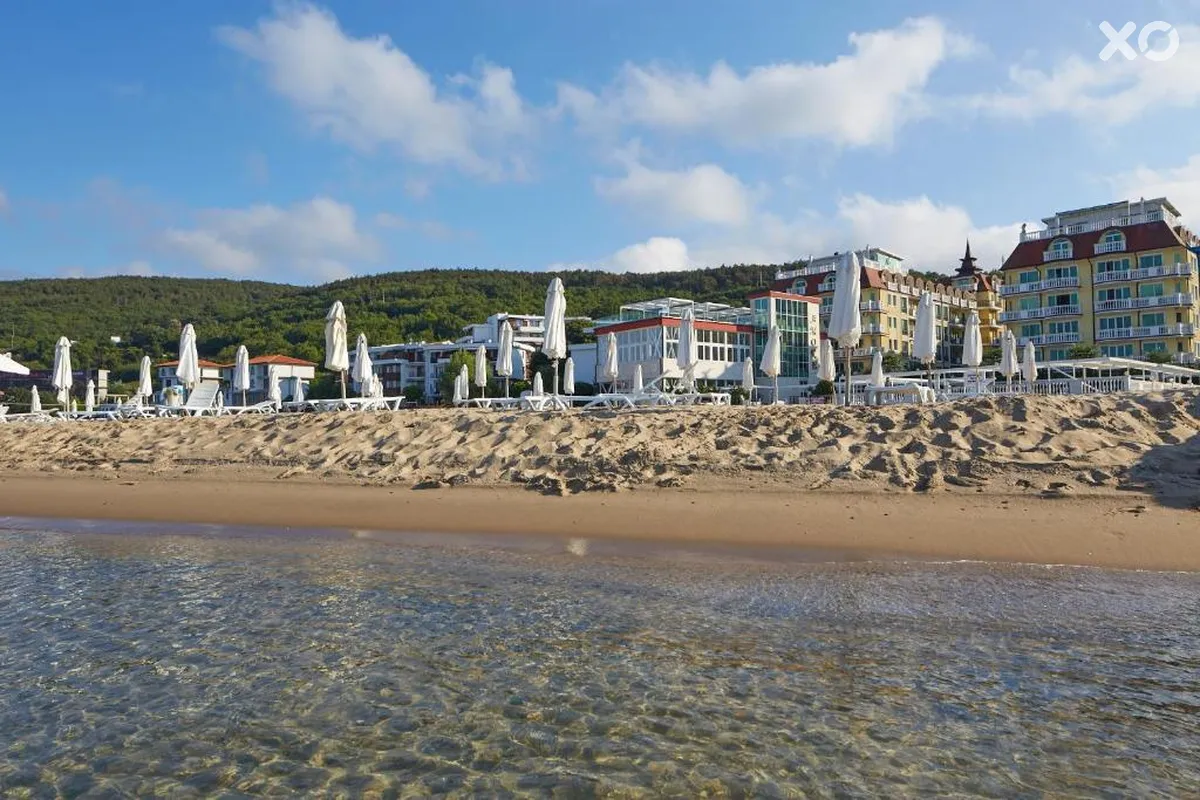 Amore Beach Hotel