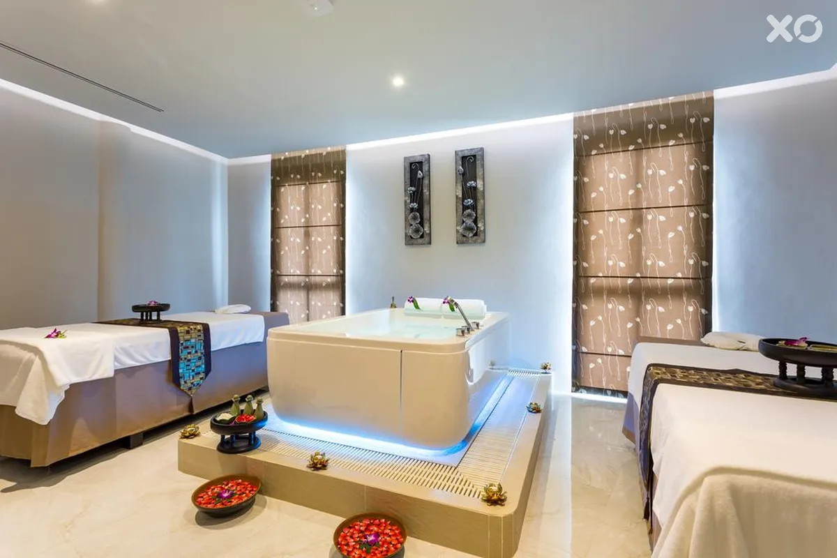 Crest Resort & Pool Villas
