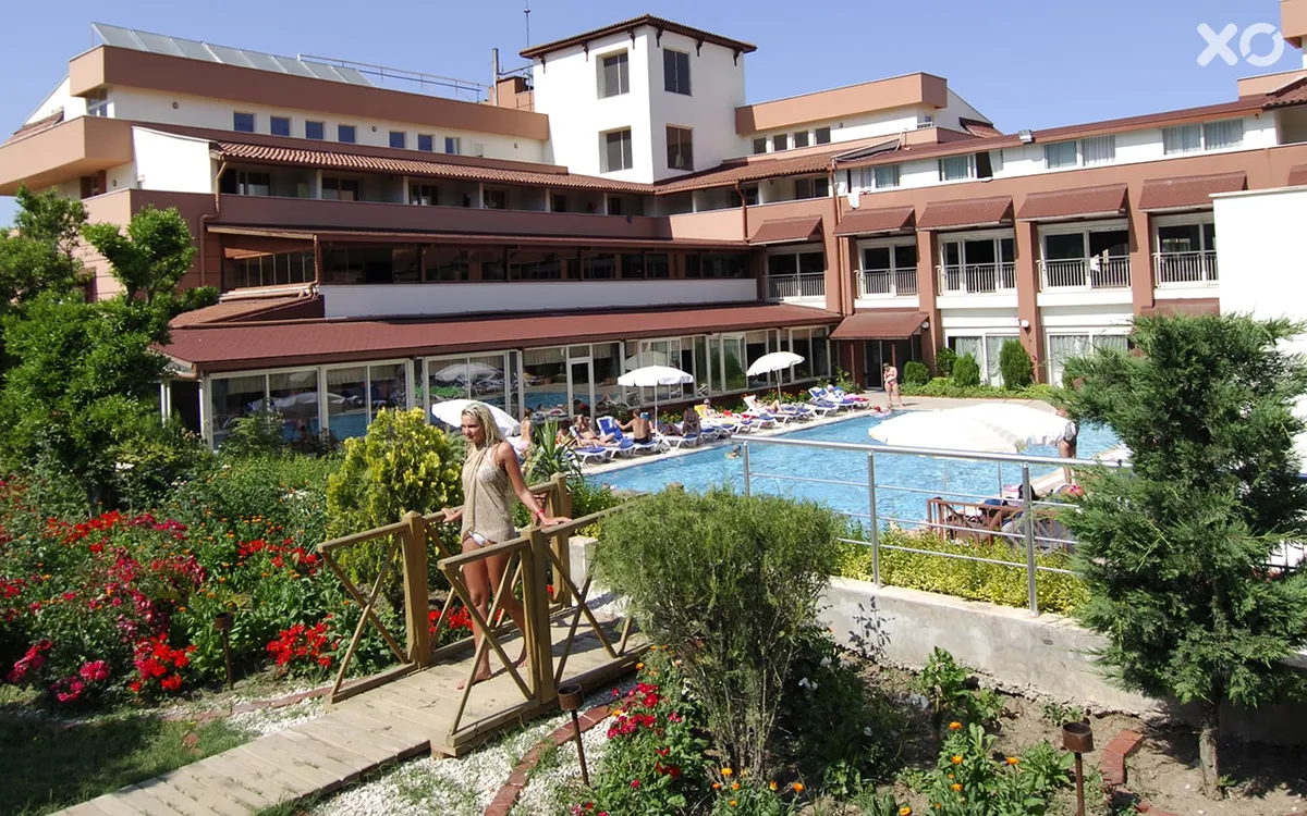 Dg Rose Resort