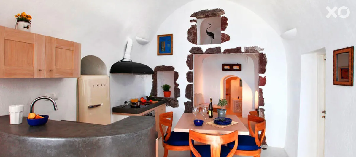 Villas & Mansions of Santorini