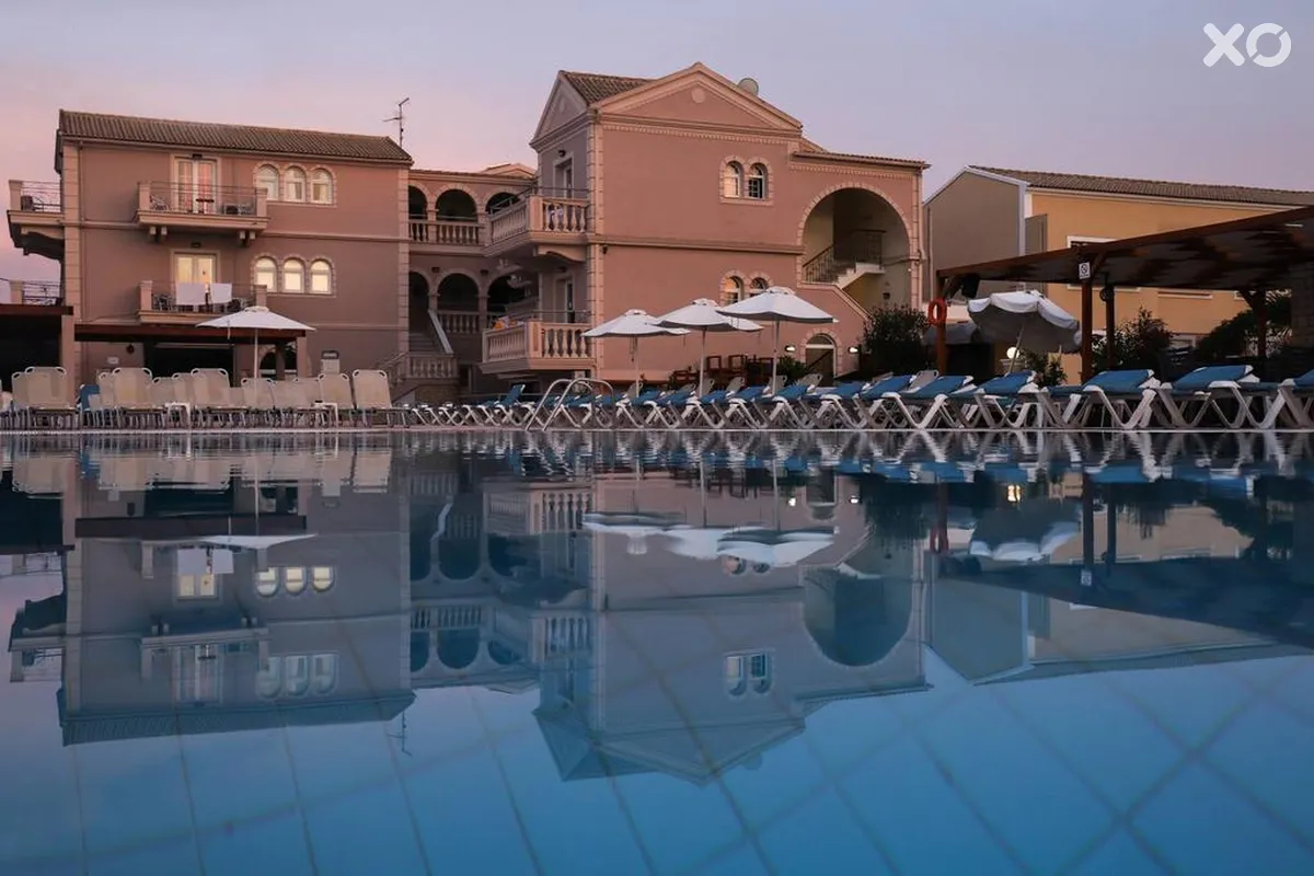 Ekati Mare Suites & Villas