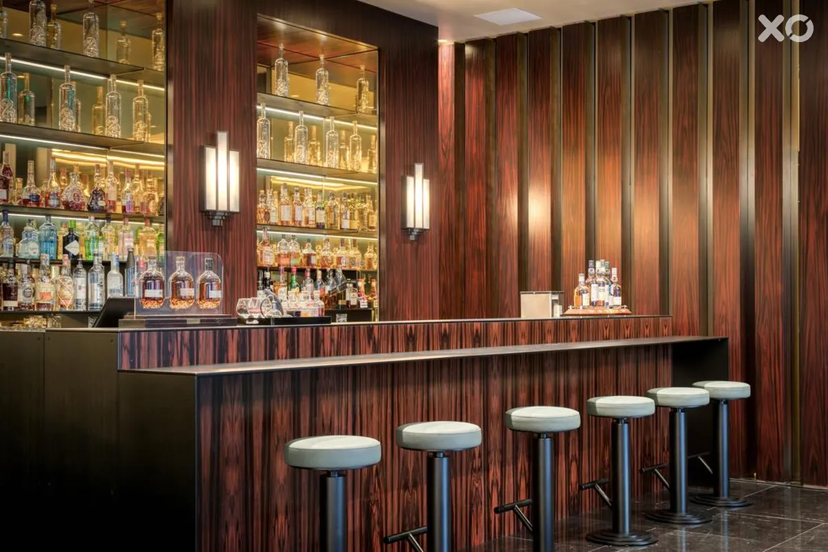Divani Caravel Hotel