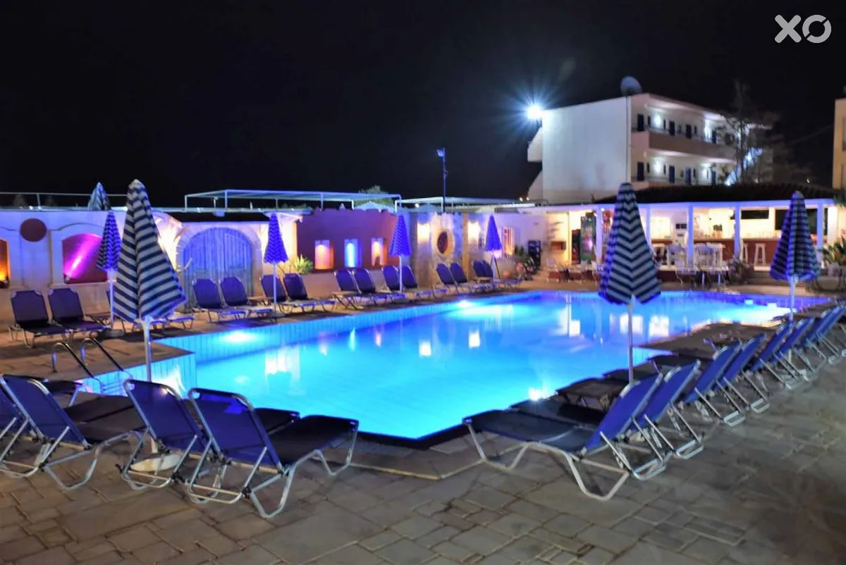 Golden Bay Studios & Apartments