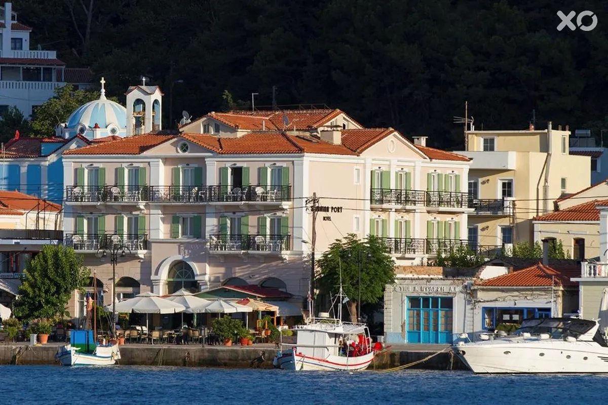 Samaina Port Hotel