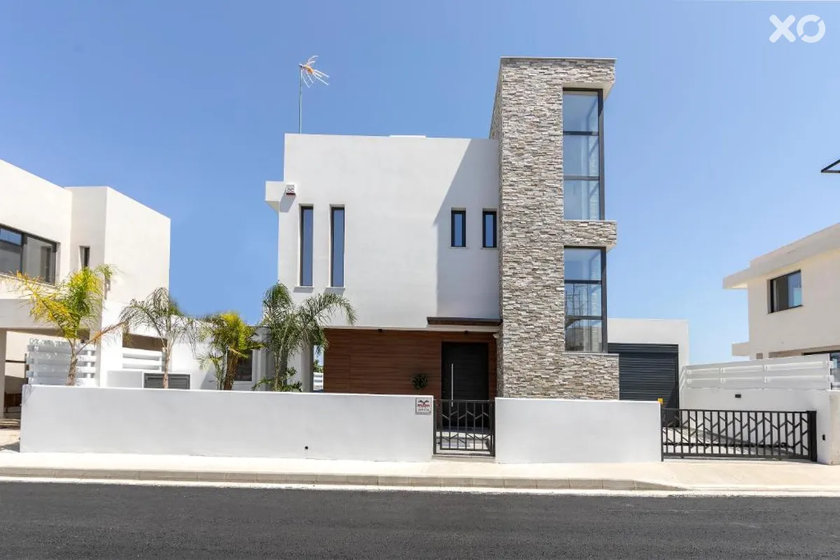Louis Chris Le Mare Gold Villa