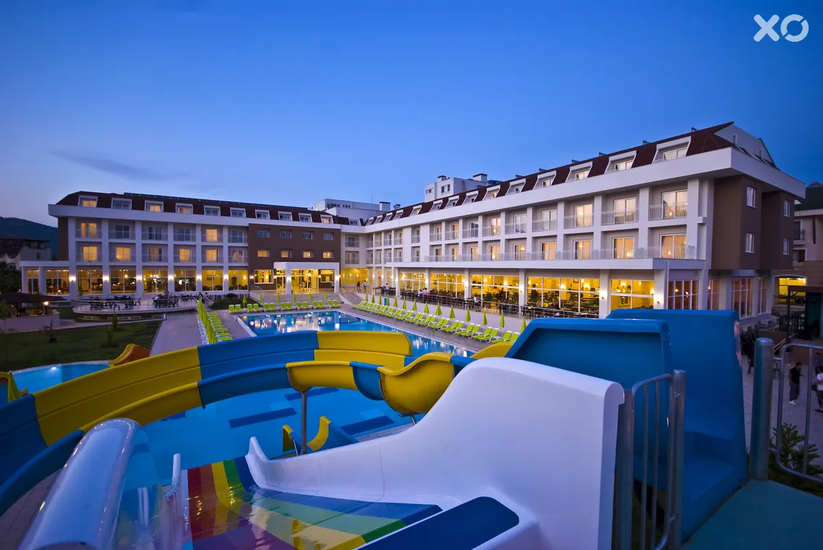 MG White Lilyum Hotel