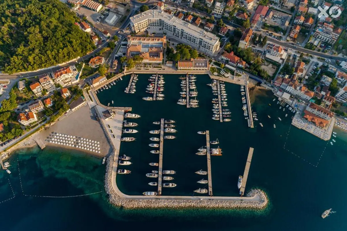 Lazure Hotel & Marina