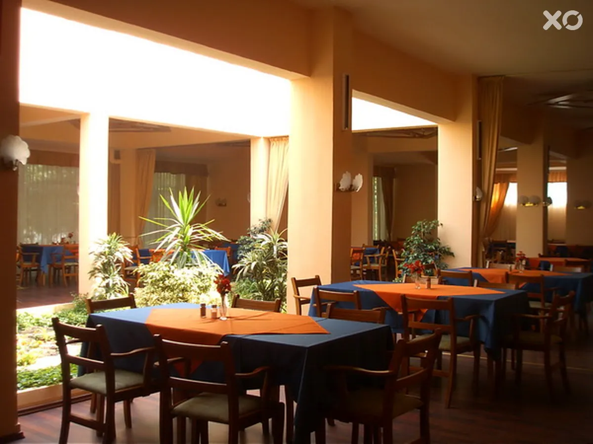 Oasis Park Hotel