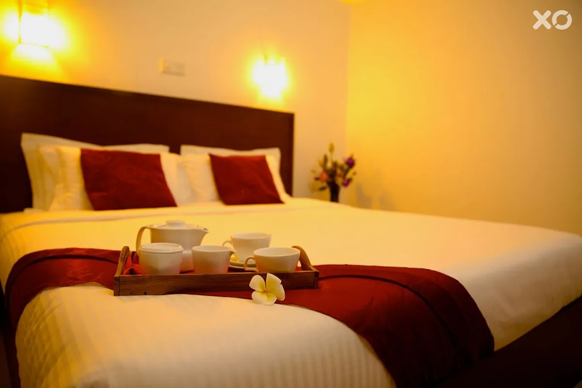 Whispering Palms Hotel