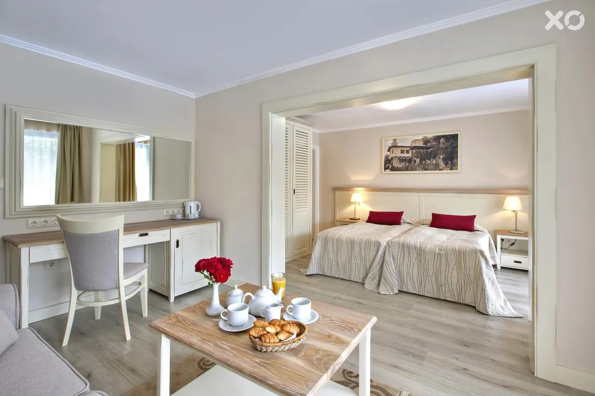 White Rock Castle Suite Hotel