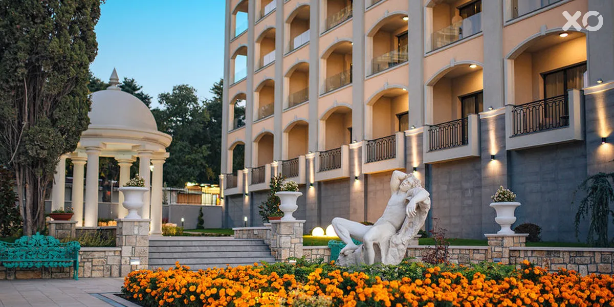 Astor Garden Hotel
