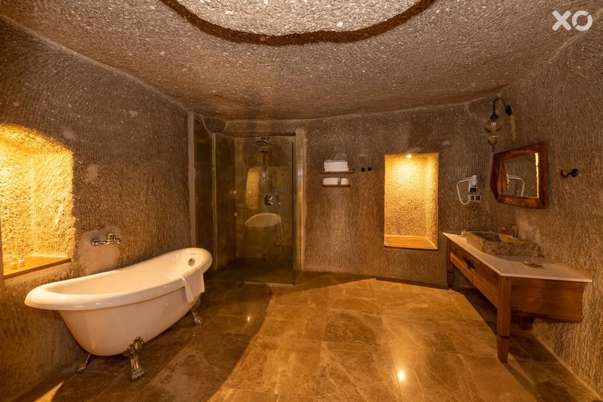 Hera Cave Suites
