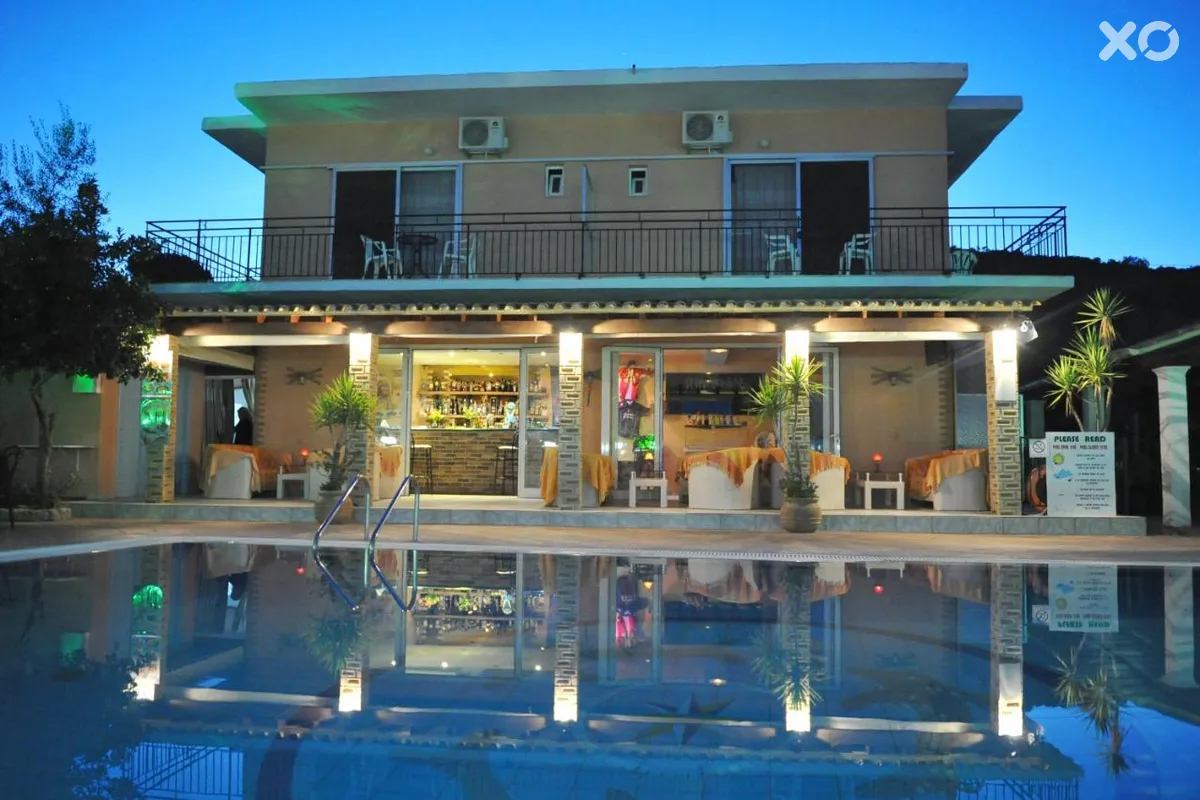 Makis Louvlis Apartments & Studios