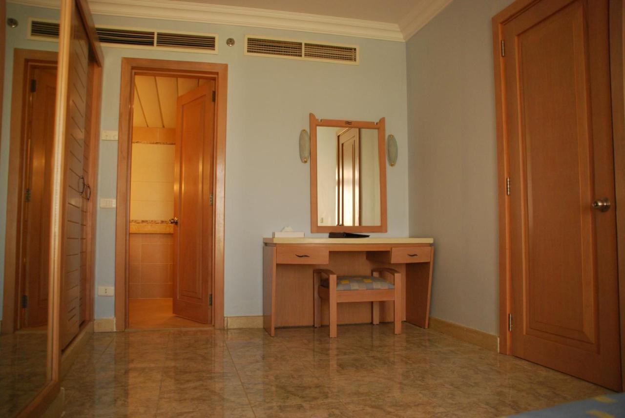 Royal Lagoons Resort & Aqua Park